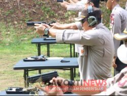 Kapolresta Barelang Raih Juara Menembak TNI Polri bersama dengan Jurnalis Kota Batam Di Lapangan Tembak Seligi Sakti Polda Kepri Dalam Rangka Hari Bhayangkara Ke – 76