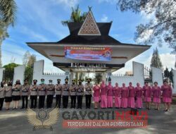 Personil Polres Tanah Karo dan ibu Bhayangkari Ziarah ke Makam Pahlawan Kabanjahe