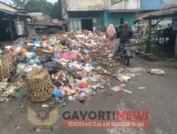 SAMPAH AEK NABARA-BILAH HULU BELUM DIANGKAT OLEH DINAS KEBERSIHAN LABUHAN BATU