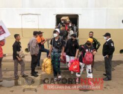 Lonjakan Penumpang Kapal Kelud, Personil Polsek Kawasan Pelabuhan Batam Berikan Pengamanan