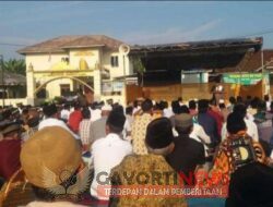 Kepala Kampung Mekar Jaya Pairin Bersama Aparatur Dan Warga Melaksanakan Sholat Idul Adha 1443 H