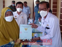 Antusias Ratusan Warga Desa Belotan Dalam Penerimaan Sertifikat Program PTSL