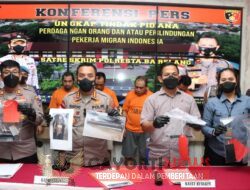 Kapolresta Barelang Gelar Konferensi Pers Ungkap Pelaku Tindak Pidana Perdagangan Orang Dan Atau Pelindungan Pekerja Migran Indonesia Yang Tenggelam Di Perairan Pulau Putri Pantai Nongsa Kec Nongsa – Kota Batam