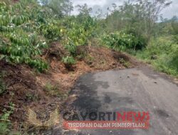 Jalan Menuju Desa Mar Tenang Sudah Tertimbun Tanah Longsor