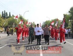 Gerakan Pembagian 10 Juta Bendera Merah Putih , Pusatkan Di Perempatan Kartonyono Ngawi