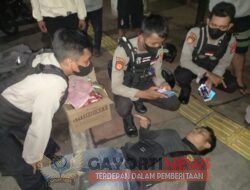 Tim Patroli Perintis Polres Metro Jakarta Barat Membantu Korban Kecelakaan Ketika Sedang Berpatroli