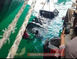 Astaga Mobil Pick Up Terjun Ke Laut!!!