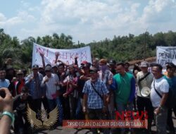 Warga Kecamatan Gunung Megang Adakan Aksi Demo Di PT. RKM