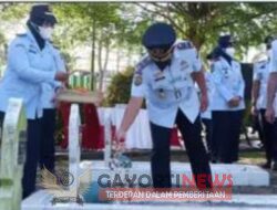 Beri Penghormatan Untuk Para Pahlawan, Kalapas Narkotika Pangkalpinang Beserta Jajaran Ikuti Giat Upacara Tabur Bunga di Makam Pahlawan Pawitralaya