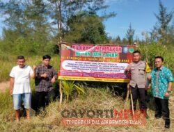 Kades Riding Panjang Bersama Bhabinkamtibmas dan Polsek Merawang Melakukan Sosialisasi Ke Masyarakat Pencegahan Kebakaran Hutan dan Lahan Gambut Dengan Cara Memasang Spanduk Himbauan