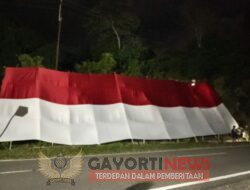 Jelang HUT RI, Bendera Merah Putih Raksasa Dibentangkan di Depan Polsek Pangale Polres Mamuju Tengah