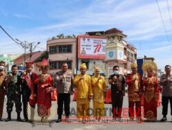 Sambut Hari Kemerdekaan NKRI Ke 77 Tahun,Polres Labuhanbatu Bagikan Bendera Merah Putih Kepada Pengendara