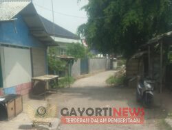 Ibarat Daun Dimakan Ulat, Jalan Desa Samping Kantor PS (Pejuang Siliwangi) Rusak Dan Berlubang