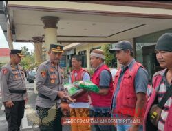 Polres Bangka Barat Berikan Sembako kepada Tukang Ojek Dampak Penyesuaian Harga BBM
