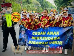 Bidhumas Polda Jatim dan Satlantas Polrestabes Roadshow Kamseltibcar Lantas di Area Car Free Day Taman Bungkul