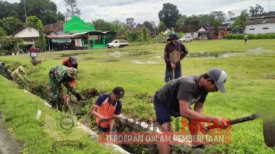 Peduli Kebersihan Lingkungan, Babinsa Pos Wonodadi Dan Warga Masyarakat Gelar Jumat Bersih