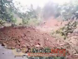 LONGSOR KM 100 JALAN TRANS WAMENA JAYAPURA MEMBUAT KEGIATAN MASYARAKAT YALIMO TERHENTI