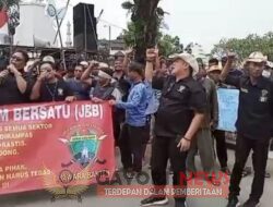 Desak Dishub Provinsi Tertibkan Angkutan Umum Bodong, Jawara Banten Bersatu dan SPAUB Gelar Unjuk Rasa