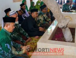 Ziarah Makam Awali Peringatan Hari Santri 2022