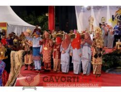 Lewat Pawai Budaya Tenun dan Batik Siak dalam Rangka Kerja  Nasional.