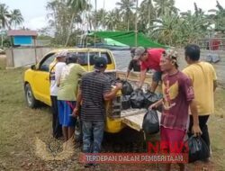 KETUA DPRD KABUPATEN KETAPANG KALIMANTAN BARAT SAMBANGI KORBAN BANJIR
