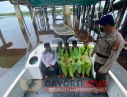 Sekolah Jauh Diseberang Sungai, Para Pelajar Diantar Kapal Sat Polair Polres Siak
