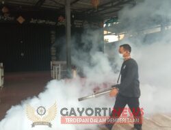 Kembali Pemdes Dan Tim Kesehatan Kecamatan Jebus Melakukan Penyemprotan Pogin