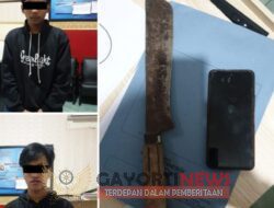 Kanit Reskrim Polsek Tegalsari AKP marji Wibowo SH mengamankan dua pemuda membawa golok