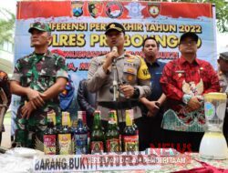 Jelang Tahun Baru 2023, Polres Probolinggo Musnahkan Ribuan Botol Miras dan Okerbaya