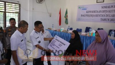 Bupati Labuhanbatu Selatan Serahkan Santunan Pekerja Rentan Dari BPJS Ketenagakerjaan Labuhanbatu Selatan