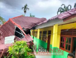 Derasnya Angin Puting Beliung Sehingga Merusak Kantor Desa Batu Surau SDT