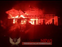 RUMAH TERBAKAR DI PAPUSUNGAN PULAU LEMBEH.