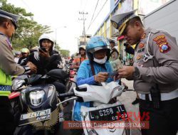 *Satlantas Polrestabes Surabaya Dan Polsek Tambaksari mengadakan operasi gabungan untuk  antisipasi Curanmor.* 