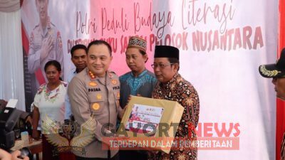 Jum’at Curhat dan Polri Peduli Budaya Literasi, Polrestabes Surabaya Bagikan Buku, Al-Quran dan Al-Qitab*