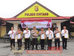 AKBP Dwi Prasetyo, S.I.K beri penghargaan kepada personel berprestasi