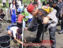 Penanaman 2000 Pohon Mangrove oleh Polri apresiasi pemkab Banyuwangi 