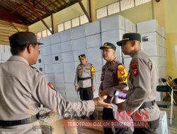 Waka Ops Res Bersama Pejabat Operasi Mantap Brata Kapuas 2023-2024 Di Polres Singkawang Lakukan Pengecekan Gudang Logistik Pemilu