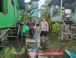 *Polsek Sekadau Hilir Cek Debit Air di Desa Tanjung, Warga Diimbau Waspada*
