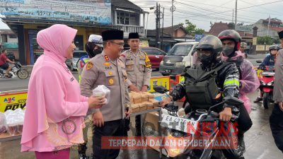 Polres Semarang bagikan ratusan takjil