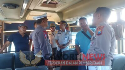 Satlantas Polres Tanjung Perak Lakukan Ramp check di Garasi PO Bus Jaya Utama