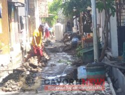 Proyek pembangunan jalan air drainase atau gorong-gorong di dalam lingkungan warga tambak Wedi tengah timur diduga banyak kecurangan