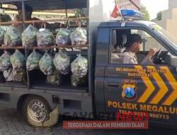 *Cara Unik Sampaikan Pesan Kamtibmas, Polisi di Jombang Sulap Mobil Patroli Jadi Gerobak Sayur Gratis