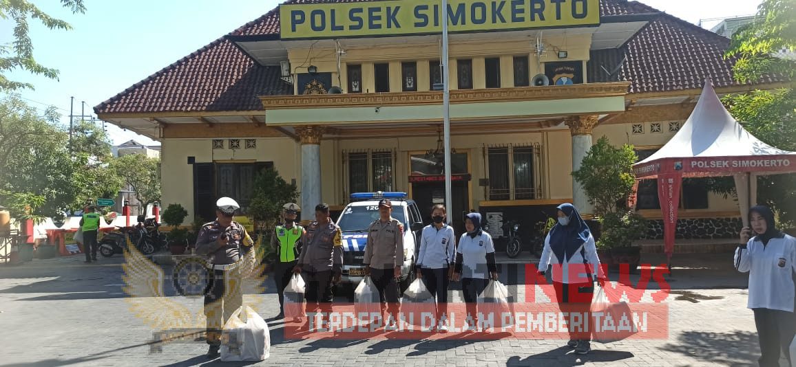 Pembagian Nasi Kotak Jum'at Berkah Kepada Masyarakat