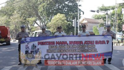 Satlantas Polres Gresik Bagikan Himbauan  Sosialisasi Keselamatan 