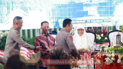 Kapolri Jenderal Listyo Sigit Prabowo didampingi Kapolda Jatim Irjen Imam Sugianto menghadiri acara sarasehan dan syukuran dalam rangka Hari Juang Polri yang jatuh pada tanggal 21 Agustus di Surabaya, Jawa Timur.