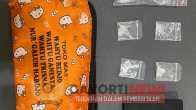 Satresnarkoba Polrestabes Surabaya kembali membekuk pengedar sabu ± 4,848 gram 