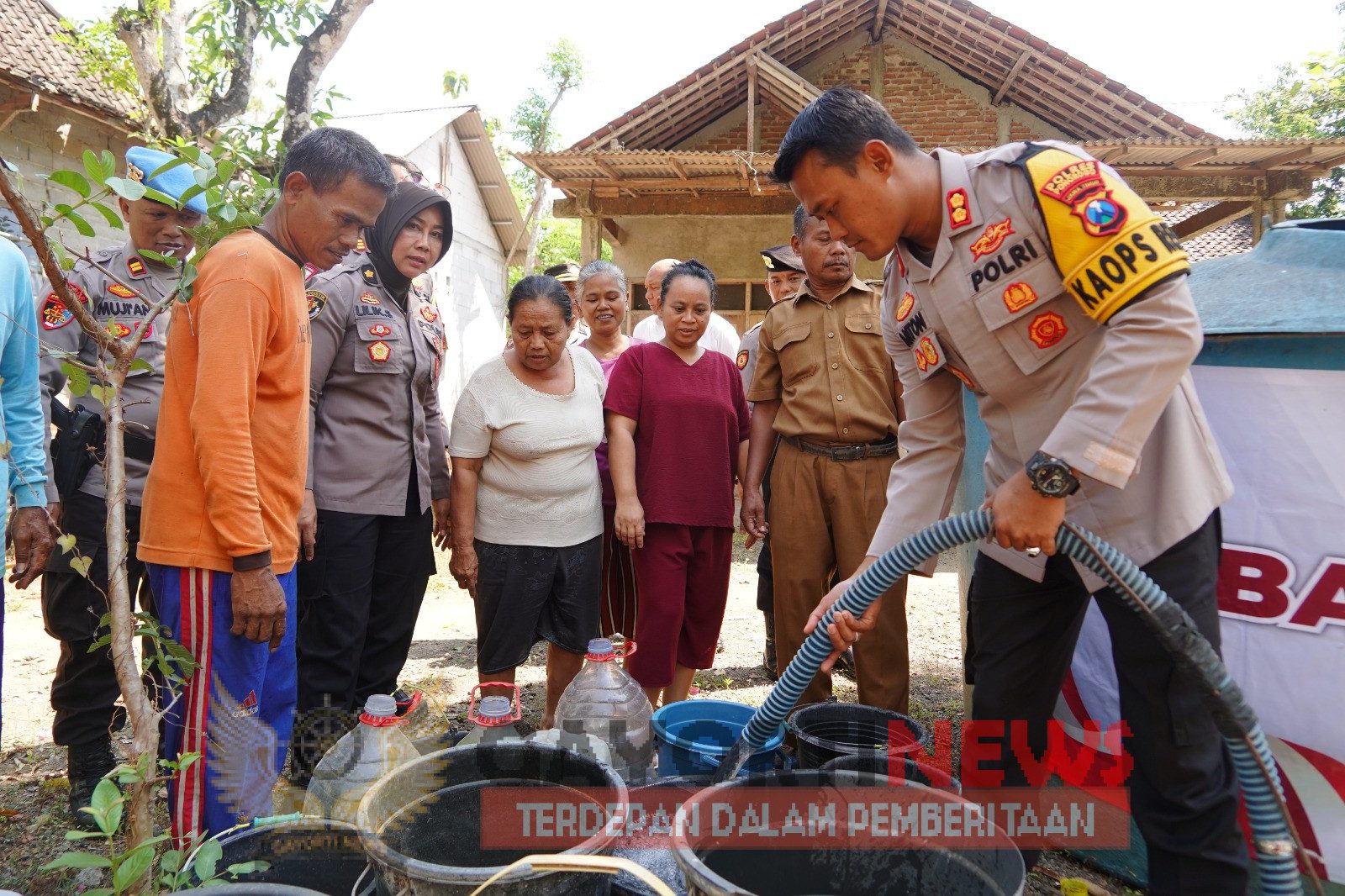 Droping Air Bersih di Desa Dayakan Polres Ponorogo Akan Bangun Sumur Bor Lagi