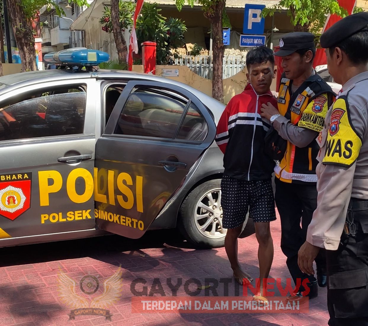 Pencuri Handphone dan Tabung LPG Diamankan Polsek Simokerto, Selamat dari Amukan Massa