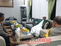 Ajak Tokoh Sampaikan Himbauan Damai, Kasi Humas Polres Ketapang Kunjungi Kediaman KH. Abdullah Faqir*