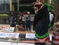 Front Arek Suroboyo Melakukan aksi Damai Di Taman Bungkul Surabaya Hukum Mati Koruptor